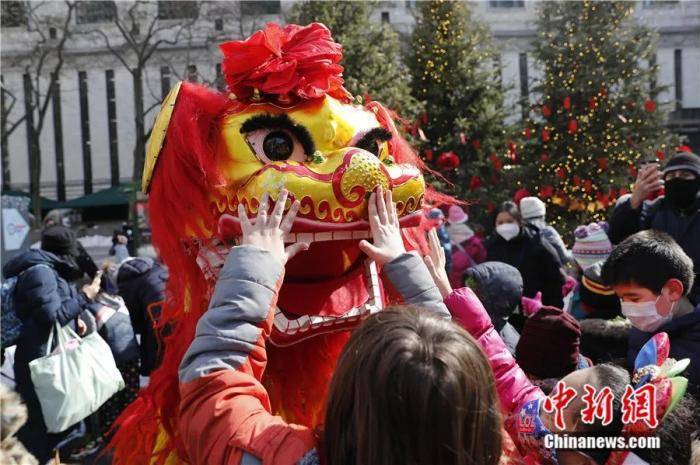 东西问｜陈梅：华侨华人何以成为春节文化海外传承的“自媒体”？