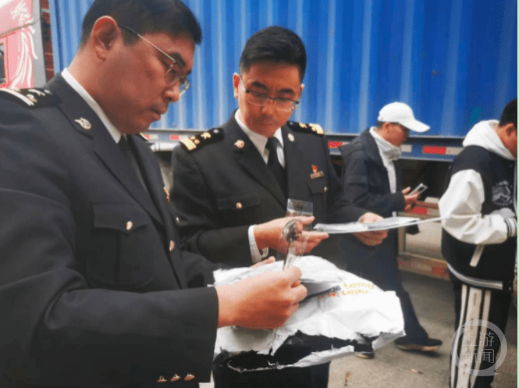 “渝货”飞出海！重庆首次开展跨境电商出口包机业务
